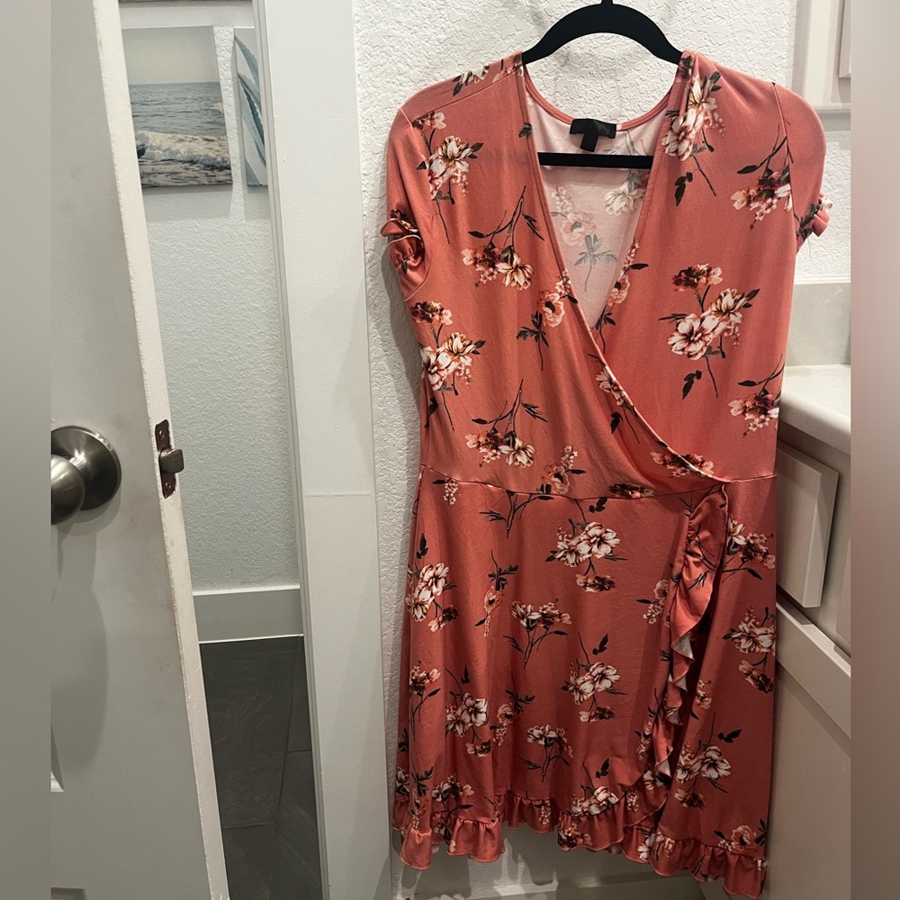 Like new! Gorgeous boho mauve wildflower tea party dress. XL spring dress